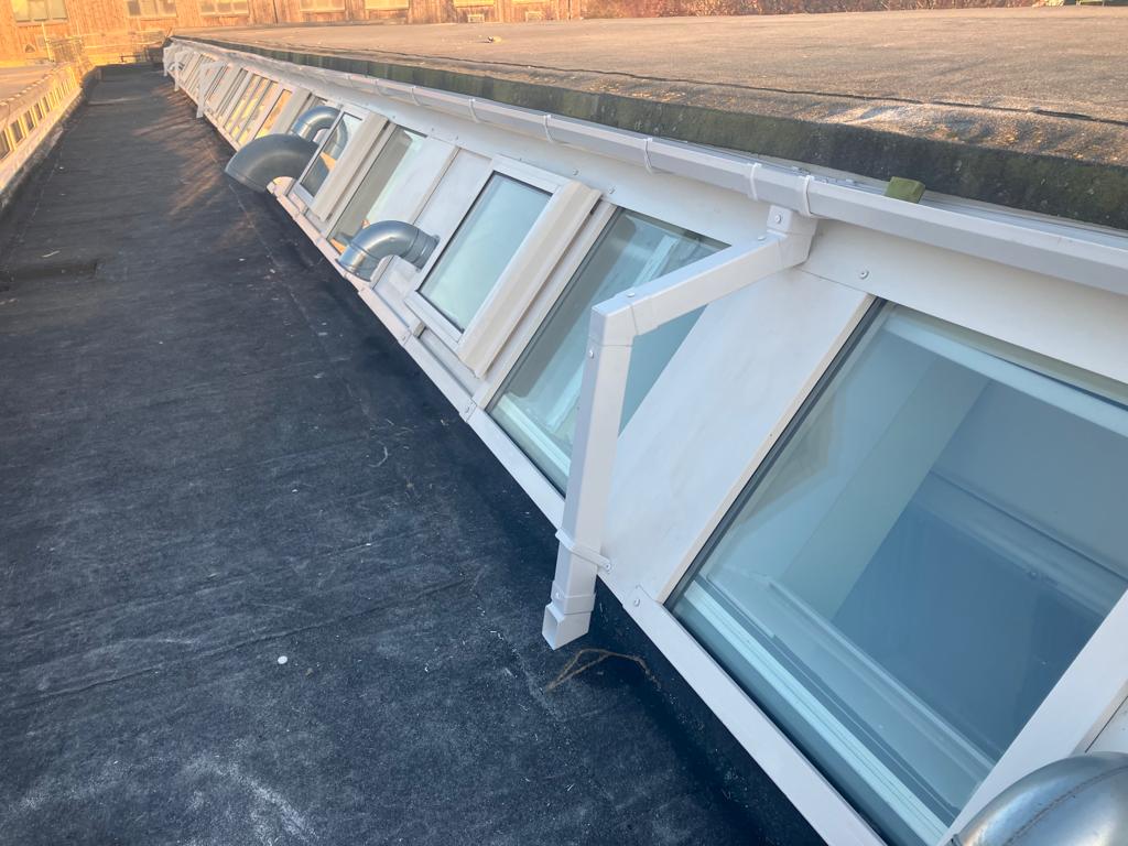 KeystoneRFL's tweet photo. @langley_uk self-adhesive felting system complete at Fields View Nursery, Cambridge on behalf of @BorrasConstruct. Works included the supply and installation of a bespoke tapered insulation scheme.

#construction #roofing #flatroofing #almostdone https://t.co/MfV19nw7WK