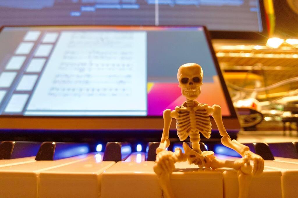Nu_Match1986's tweet photo. 💀
色々進みが遅くてすみません…
#skeletonmusicfactory
#composer #music #dtm #recording #mixing #mixingengineer
#dji #djiosmo #djiosmopocket2
#djiosmopocket #osmopocket2
#ポーズスケルトン #poseskeleton #jzskeleton
#nativeinstruments #kompletekontrol https://t.co/nCgztTAbbk https://t.co/nPNsXrNGFD