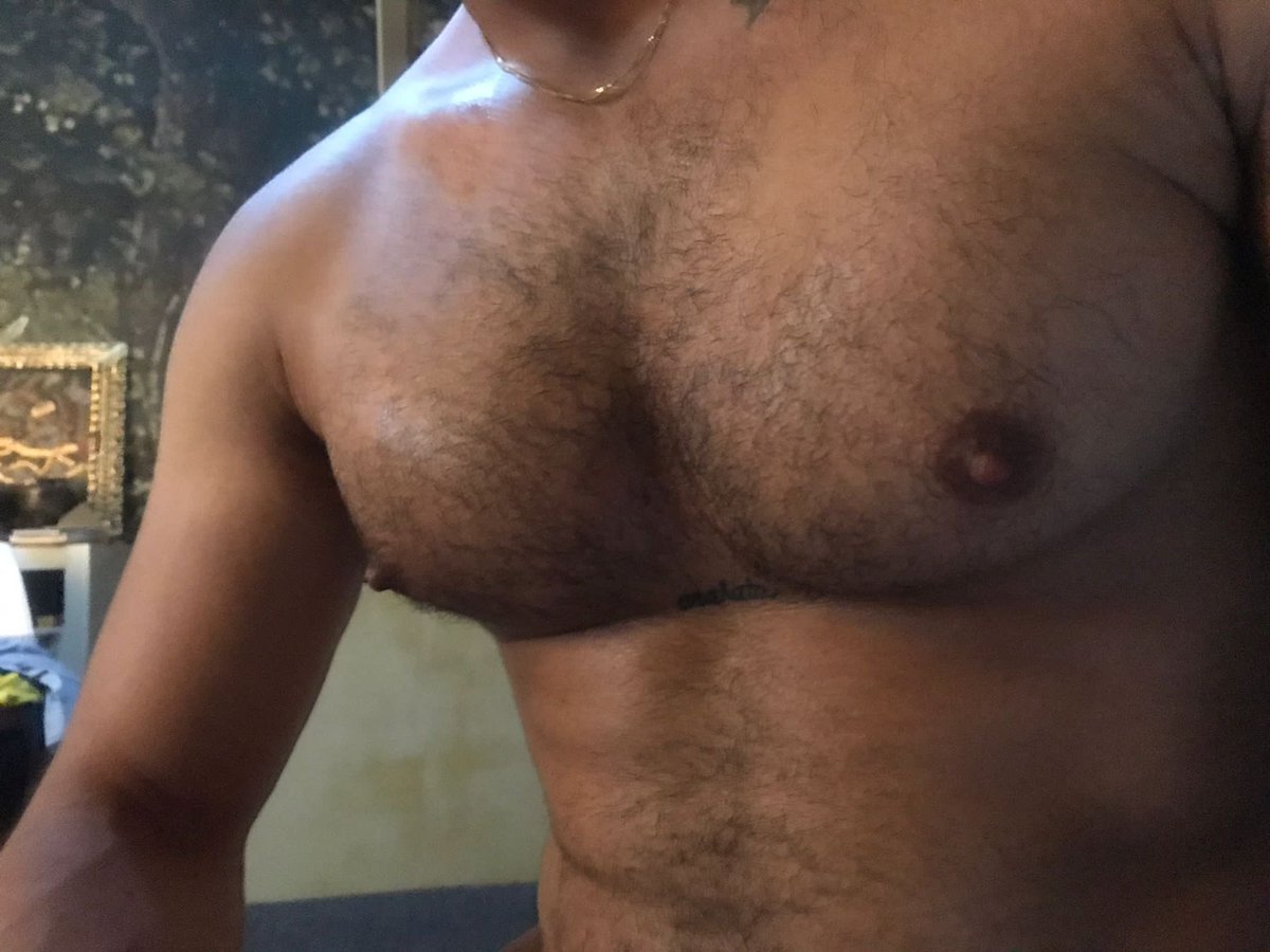 jescarloss's tweet photo. After chest workout https://t.co/CRxsrd48cb