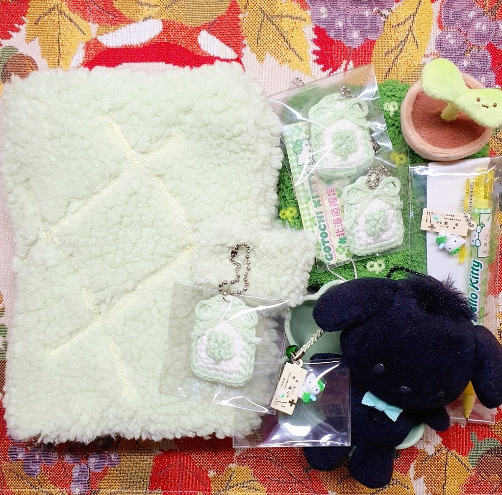 조각님 메론빵 다이어리커버 🍞
오늘 온 행운부적과 찰떡콩떡 💚
편안하고 행복하다 ⋯ 🍀💗