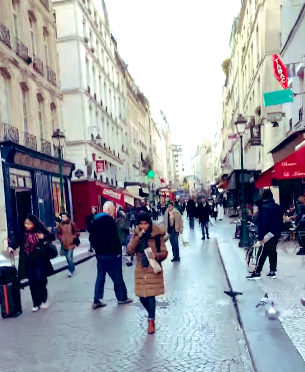 beader4fun's tweet photo. PARIS LIVE 🇫🇷🥖 walk &amp; talk with @ChantalTV https://t.co/DhUM3cnZwi via @YouTube https://t.co/qWX7WtV9BZ