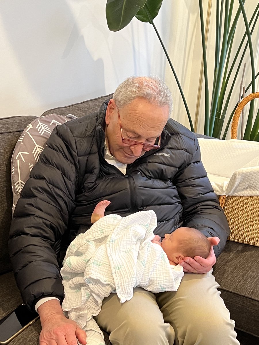 Chuck Schumer tweet media