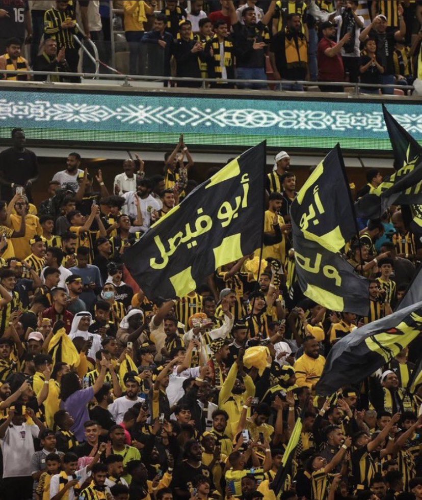 Alandes551's tweet photo. لن أتحدث عن الذهبي  مسعود ولا منصور ولا اللامي لأنهم حققوا إنجازات تاريخية.

ولكن هل شاهدنا تقديس لمحمد فايز بعد ما حققنا كأس الملك؟ وهل شاهدنا شيء من التقديس لجمال ابو عمارة او باعشن كما يفعل الجمهور اليوم مع #الرئيس_المرتعش ؟ 

هل ما قام به الجمهور امر ارتجالي ام اوامر تنفيذية؟ https://t.co/wZuyj9mpaN