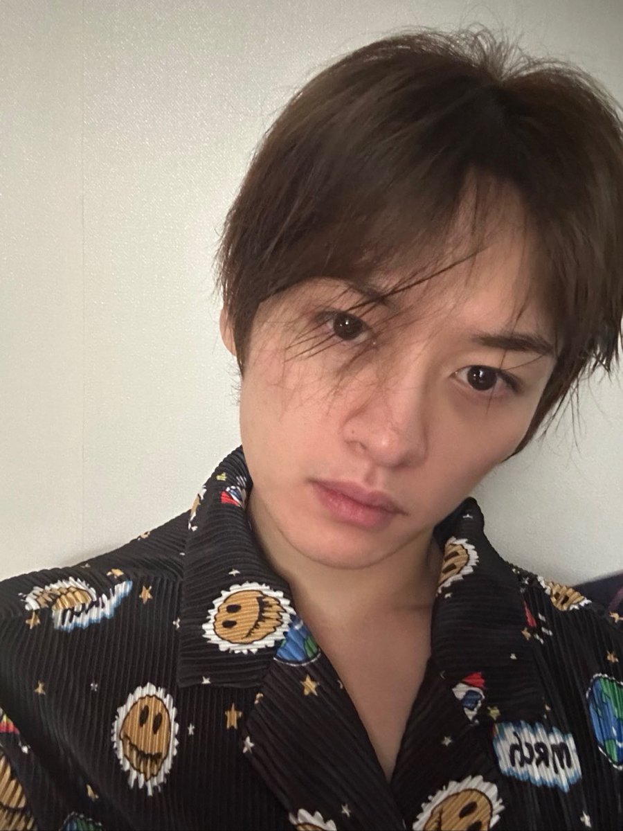 230213 | لينو عبرَ تطبيق ببل 🫧 :

"لقد جففت شعري للتو"
"بيجامتي هذه جديدة"
"الهالات ليست لاني متعب"
"فقط انا أبدو هكذا"

┘ꕤ