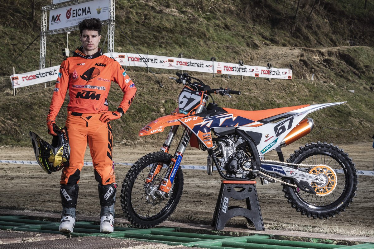 mxgp's tweet photo. Yago Martinez and Racestore KTM Racing Team show off new gear and the KTM SX-F 250 for the 2023 MX2 season ❗🔥
📷Racestore KTM Racing Team
#mxgp #MX2 #Ufoplast #motocross #KTM #Racestore https://t.co/adXenYOUhV