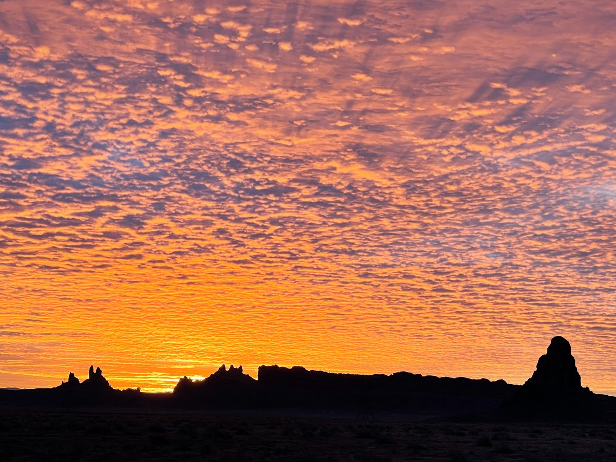 gouldingsmv's tweet photo. Nature's work of art. ✨❤️

Try driving through the Navajo Reservation during the quiet sunrise time. The views are endlessly beautiful.
...
#gouldingsmv #sunrise #nature #photography #love #monumentvalley #ariona #utah #travel #exploremore #getoutdoors #gouldingslodge https://t.co/cIUjUDUyu2