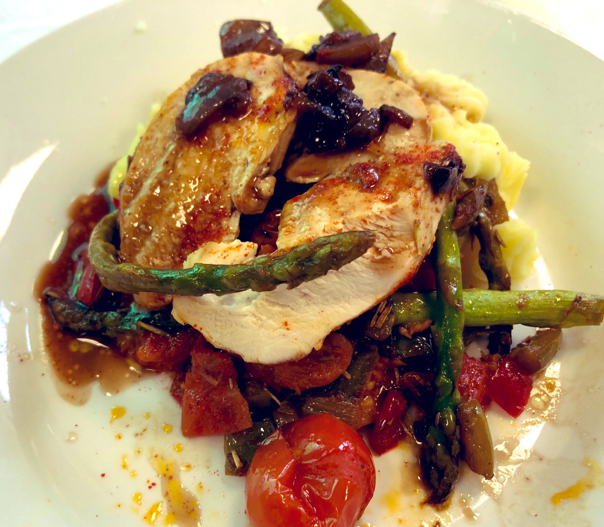 TimLlan's tweet image. Diwrnod cyntaf - Arholiad ymarferol Arlwyo. Prowd iawn o’n dysgwyr Llan heddiw 👏🏻👏🏻 First day of Catering practical exam. Very proud of our Llan learners today 👏🏻👏🏻