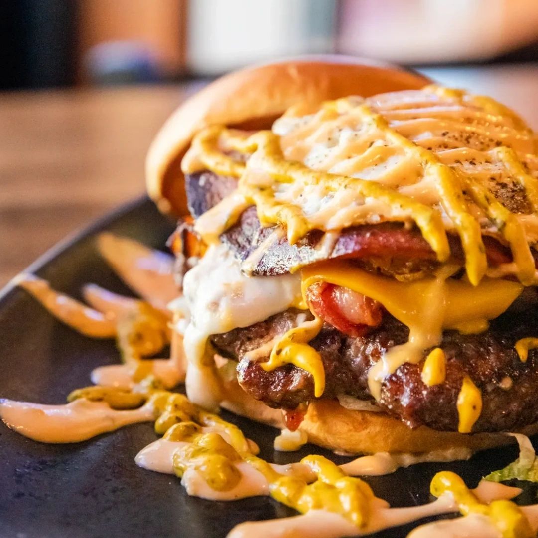 BackroadsPub's tweet photo. Chocolates and roses are great and all, but we both know your sweetheart would love a Backroads Burger instead. Why wait till Valentine's Day? Stop by to order your favorites from our burger barn today -- like The 3AM Country Brunch. https://t.co/VbgwuK7OwL