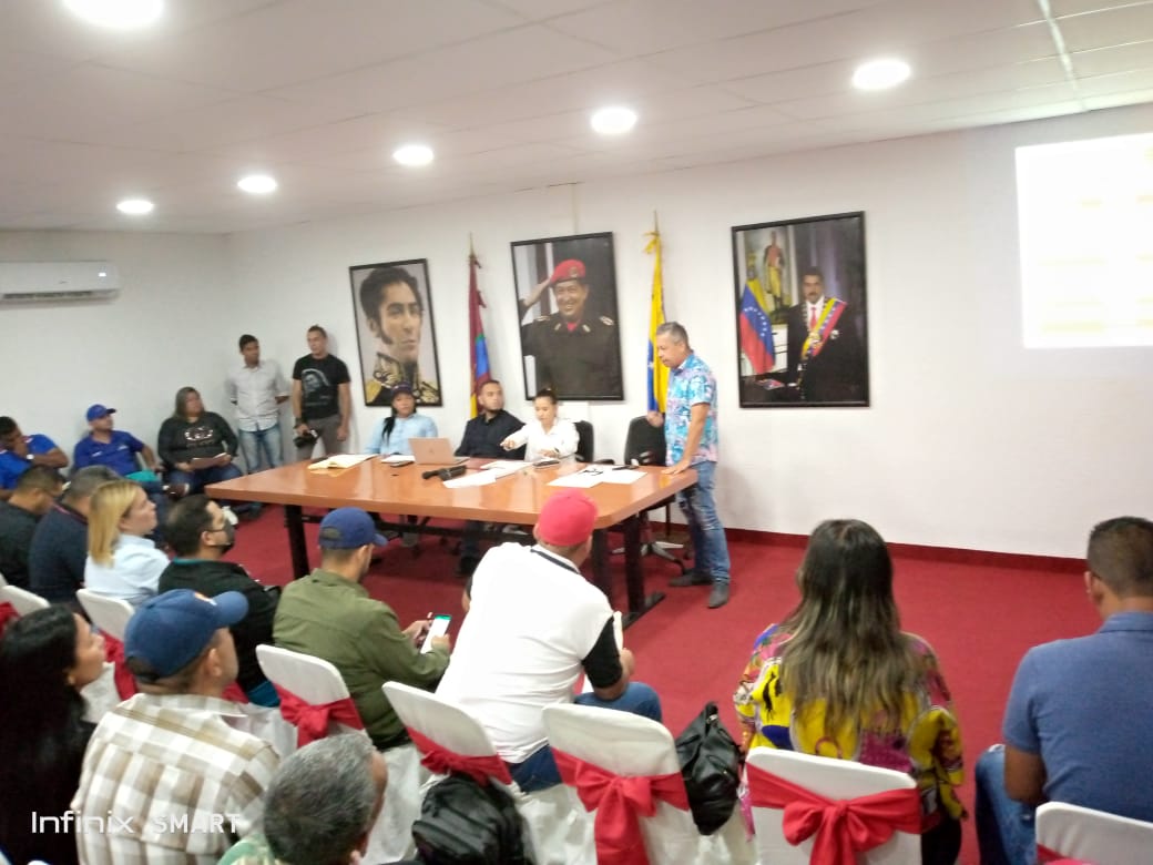 MinAlimenVen's tweet photo. El Estado Mayor de Alimentación de #Carabobo sostuvo encuentro de trabajo con la participación del viceministro @FranciscoFPsuv y voceros del Poder Popular, para fortalecer la atención del pueblo como parte de las 7 Líneas Estratégicas 
#MinppalConElPueblo
#DespliegueMinppal https://t.co/uE0Rwm5Jft