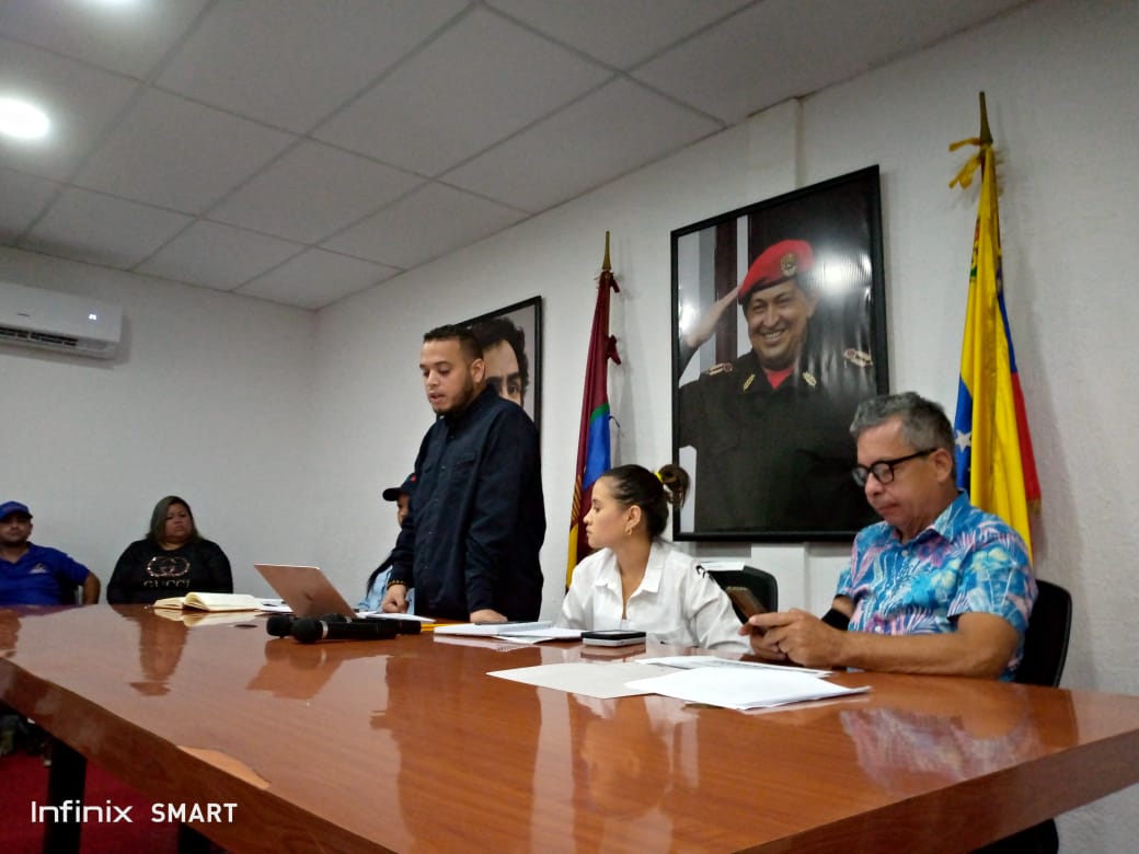 MinAlimenVen's tweet photo. El Estado Mayor de Alimentación de #Carabobo sostuvo encuentro de trabajo con la participación del viceministro @FranciscoFPsuv y voceros del Poder Popular, para fortalecer la atención del pueblo como parte de las 7 Líneas Estratégicas 
#MinppalConElPueblo
#DespliegueMinppal https://t.co/uE0Rwm5Jft
