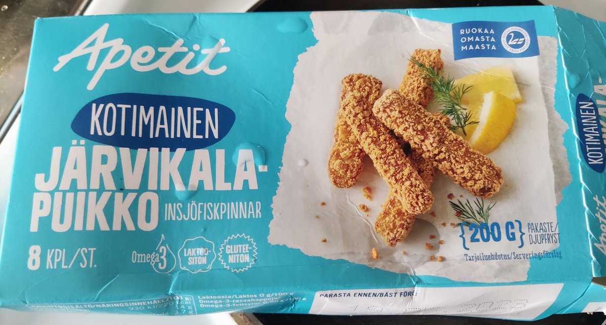 teemutast's tweet photo. Kalapuikoista kannattaa valita Apetitin Itämeren kalapuikkoja tai järvikalapuikkoja, jos ei halua ostaa venäläistä kalaa. Syödään vesistöt puhtaiksi! 🐟🍴😋 https://t.co/blNX6LHQ4E