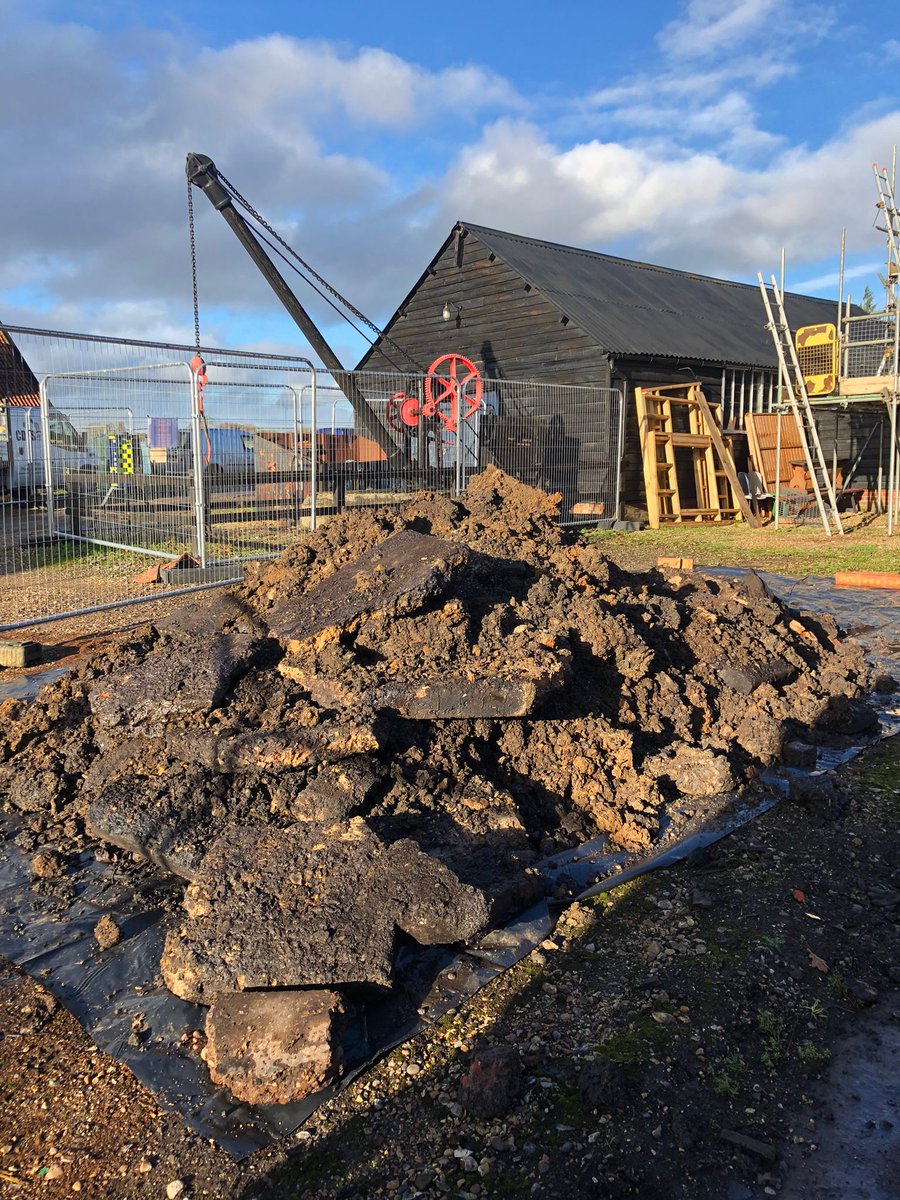 KpH_Group's tweet photo. KpH Environmental were awarded the contract by new client Stonewood Builders to remove an underground tank and creosote contamination -https://t.co/GtNGgzMLIF
#creosote #undergroundtank #contamination #tankcleaning #tankremoval #environmentalconsultant #excavation #excavator https://t.co/OWJLvEmBd0