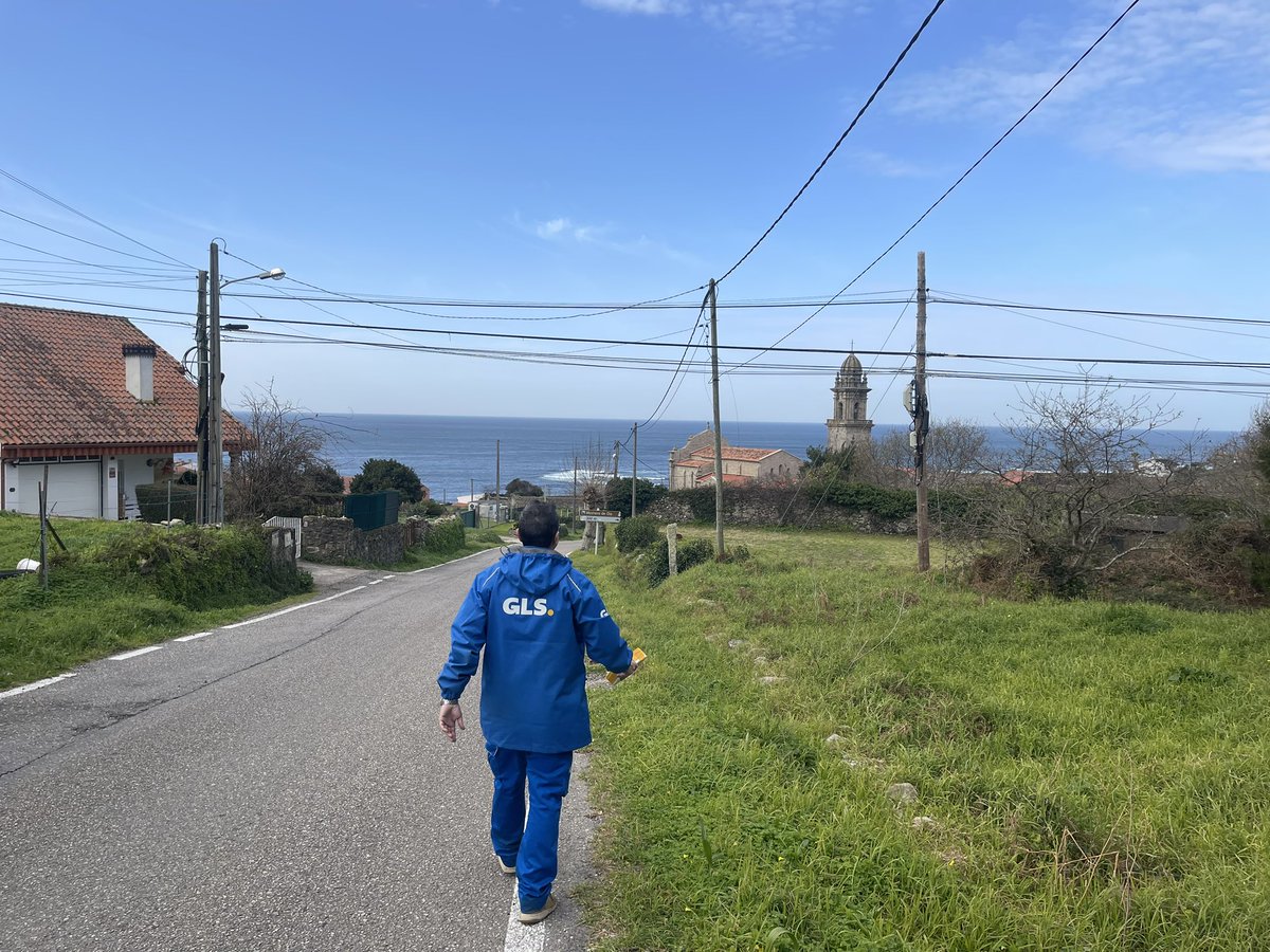 LidiaLopezGLS's tweet photo. Maravillosa jornada #driverday agencia 848  con Fernando mucho tiempo geolocalizando, hoy ordenación ruta por primera vez perfecta!! @GLS_Spain https://t.co/QryNdZCHLo