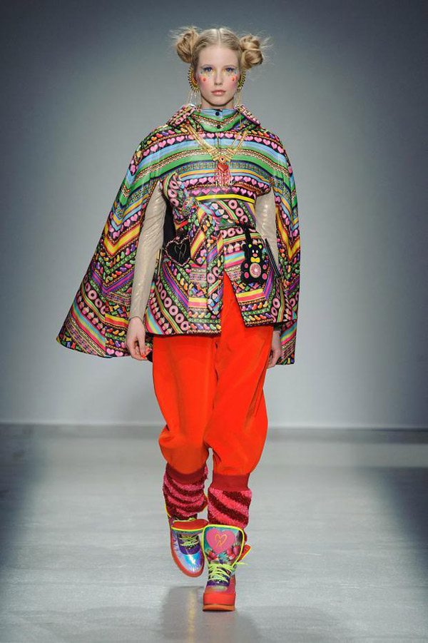 modaduskunucom's tweet photo. Manish Arora 2014 Sonbahar-Kış Koleksiyonu
https://t.co/LquIQkkxGg https://t.co/ZDoEBvyeGz