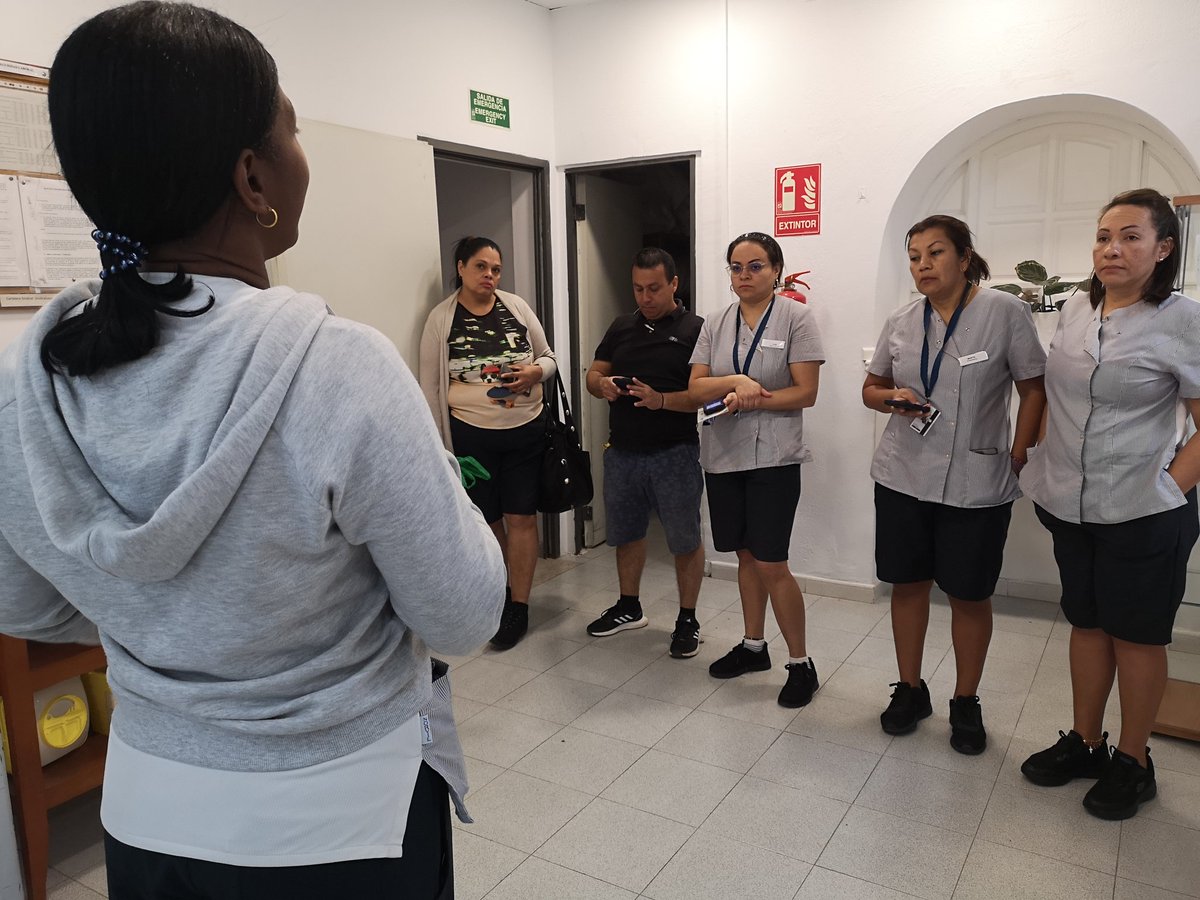 lourdesGober's tweet photo. Microtraining de nuevo manual de limpieza y refezcando procedimientos Clara, impartido por Luz #SunsetHarbourClub #microtrainings @Radha_dadlani @RachelDemmy @samcendon @Teem https://t.co/qpcNj0pFnU