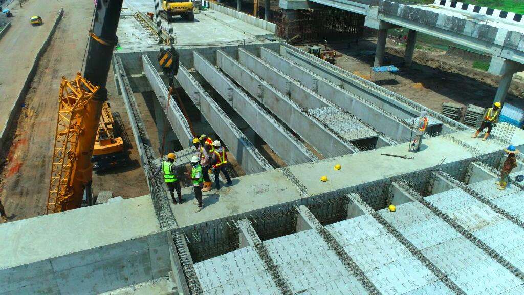 LASGWorks's tweet photo. LAGOS BADAGRY EXPRESSWAY -LAUNCHING OF THE FINAL BEAM AT IGBOELERIN FLYOVER

@jidesanwoolu @drobafemihamzat @followlasg @Mr_JAGs @gbenga_omo https://t.co/7izen82cHx