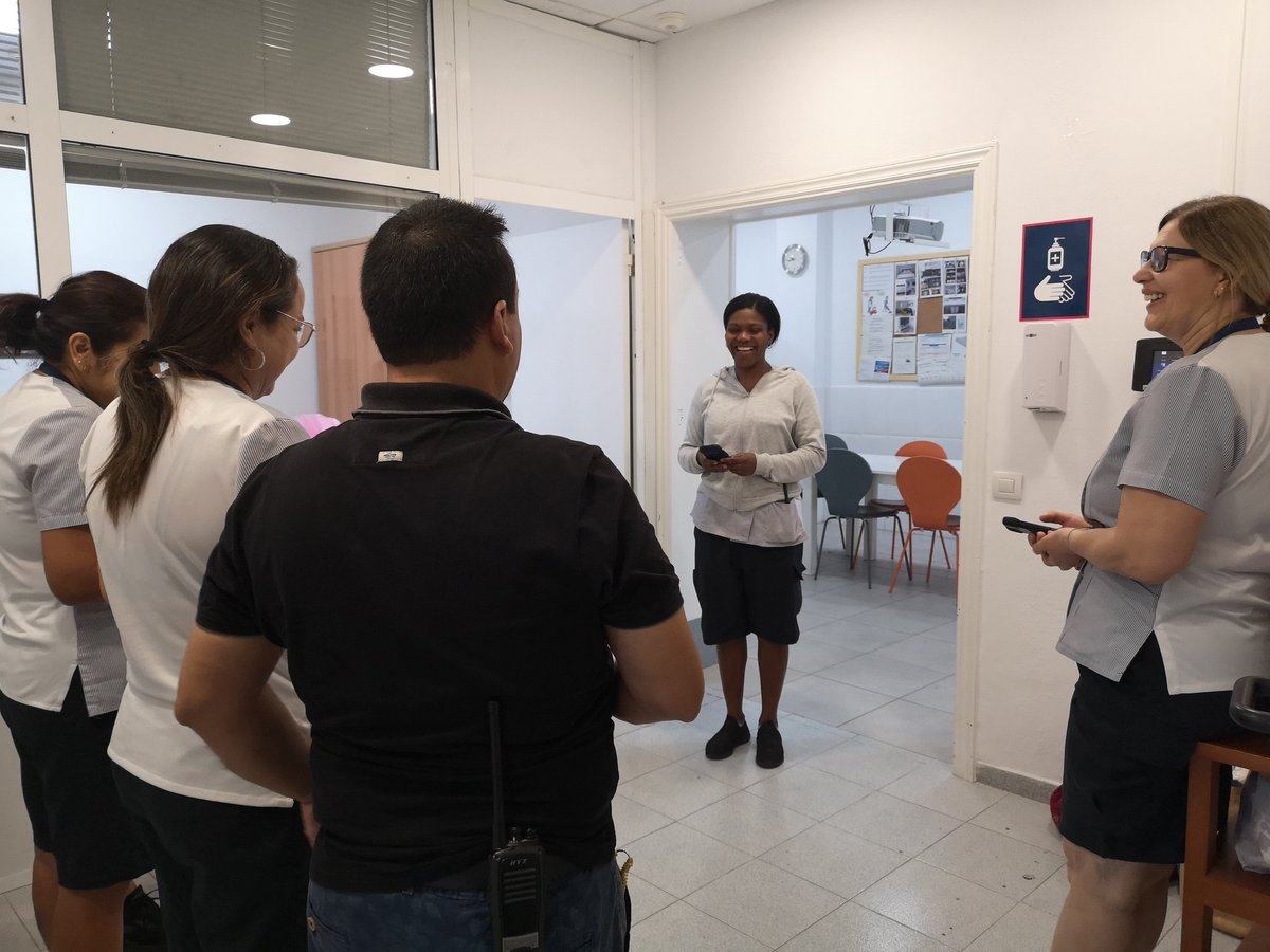 lourdesGober's tweet photo. Microtraining de nuevo manual de limpieza y refezcando procedimientos Clara, impartido por Luz #SunsetHarbourClub #microtrainings @Radha_dadlani @RachelDemmy @samcendon @Teem https://t.co/qpcNj0pFnU
