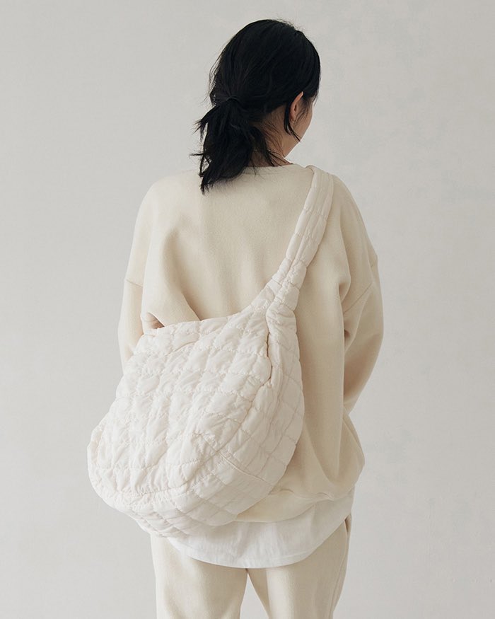 ACB_PreKorea's tweet photo. Preorder ✨sale 

raucohouse  soft and snug padding bag 
แบกบ้านได้ 😂 ใบใหญ่สุด

Ivory , black

ลดเหลือ 790-(มัด300)
ส่ง ems 50
มันยอดกดค่า https://t.co/BggChQ7Tqa