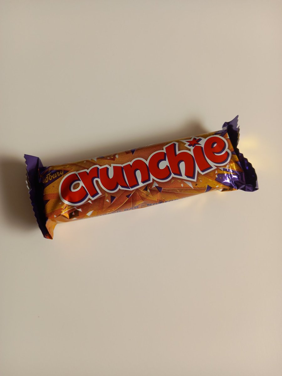 We still need #CSP4FairPay but....its always lovely to be appreciated by patients! Tipped with a crunchie! 😆 question is can I eat it before my kids see!?