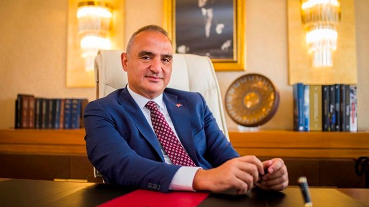 bahadir_ozgr's tweet photo. Sırf Turizm Bakanı Mehmet Nuri Ersoy gibileri de kamuoyu baskısına uğrayıp yapmak zorunda kalmasın, para kaybetmesin diye gönüllü otellerin bile depremzede misafir etmesine izin verilmiyor.
Hani nerede Erdoğan'ın "hepsini ayarladık" dediği binlerce yatak? https://t.co/LojWAgRPy2