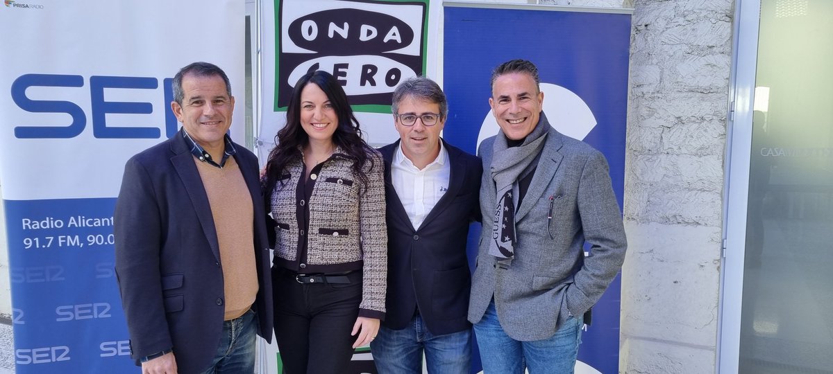 ramonalonsocc's tweet photo. Desde @CocaColaEP_es queremos desearos un Feliz #DíaMundialDeLaRadio. Hoy acompañaremos a COPE, Onda Cero Alicante y Radio Alicante Cadena SER, en Casa Mediterráneo. #LuzSiguenza #CarlosArcaya #DenisRodriguez GRANDES #RadioAlicanteCadenaSer #COPEAlicante #OndaCero https://t.co/K6IIsrQgk8