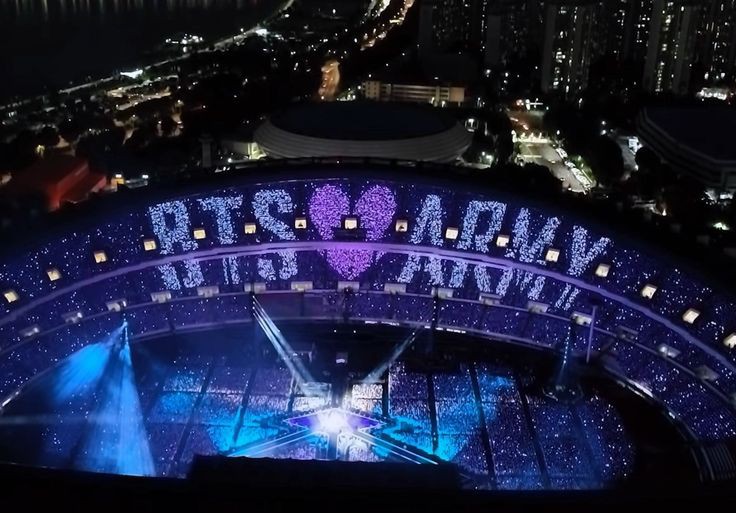 winnttaebear's tweet image. I vote for #BTSArmy as #BestFanArmy of @BTS_twt #iHeartAwards 2023