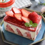 手作りとは思えない!見た目も嬉しい『いちごとチーズのアイスケーキ』
