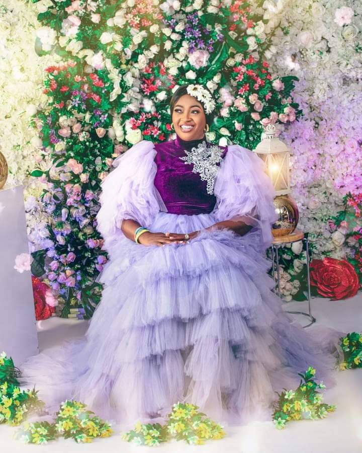 This is beautiful as Dr Lizzy Johnson Suleman Drops New Photoshoot ahead of Birthday Celebration..

Mummy wey dey pamper!
We Anticipate with our dynamic Mother!

#DrLizzyJohnsonSuleman
#Chimafazzy