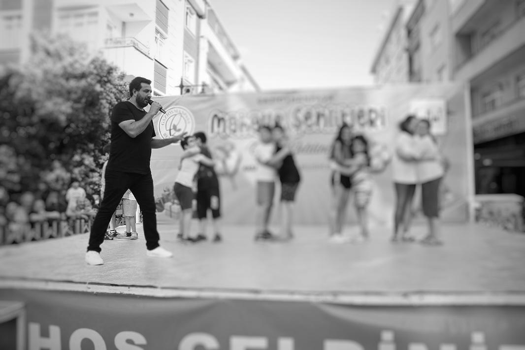 Çok üzgünüz, başımız sağ olsun…

Kültür ve sanat etkinliklerimizin en neşeli sesi Can Haydar Demirezen,  Malatya’da konakladığı otelde deprem sebebiyle vefat etmiştir. 
 
Kendisine Allah’tan rahmet, yakınlarına baş sağlığı ve sabır diliyorum.