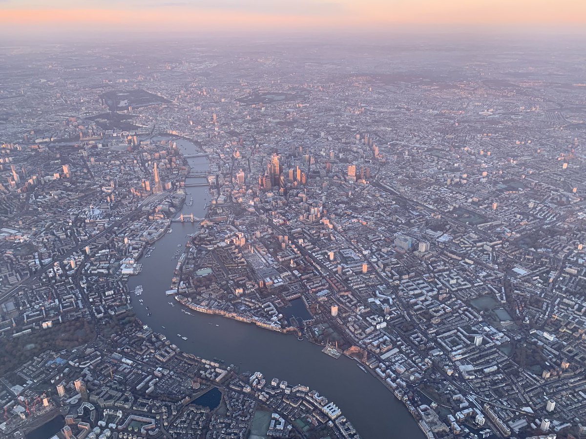 siliconcto's tweet image. Today as I depart London for a 4-week long business trip, I’m undertaking an important piece of research for men everywhere. Essentially can I survive on one suitcase of clothes for a month ? I think we all know the answer is yes, the open question is if they’ll let me come back?