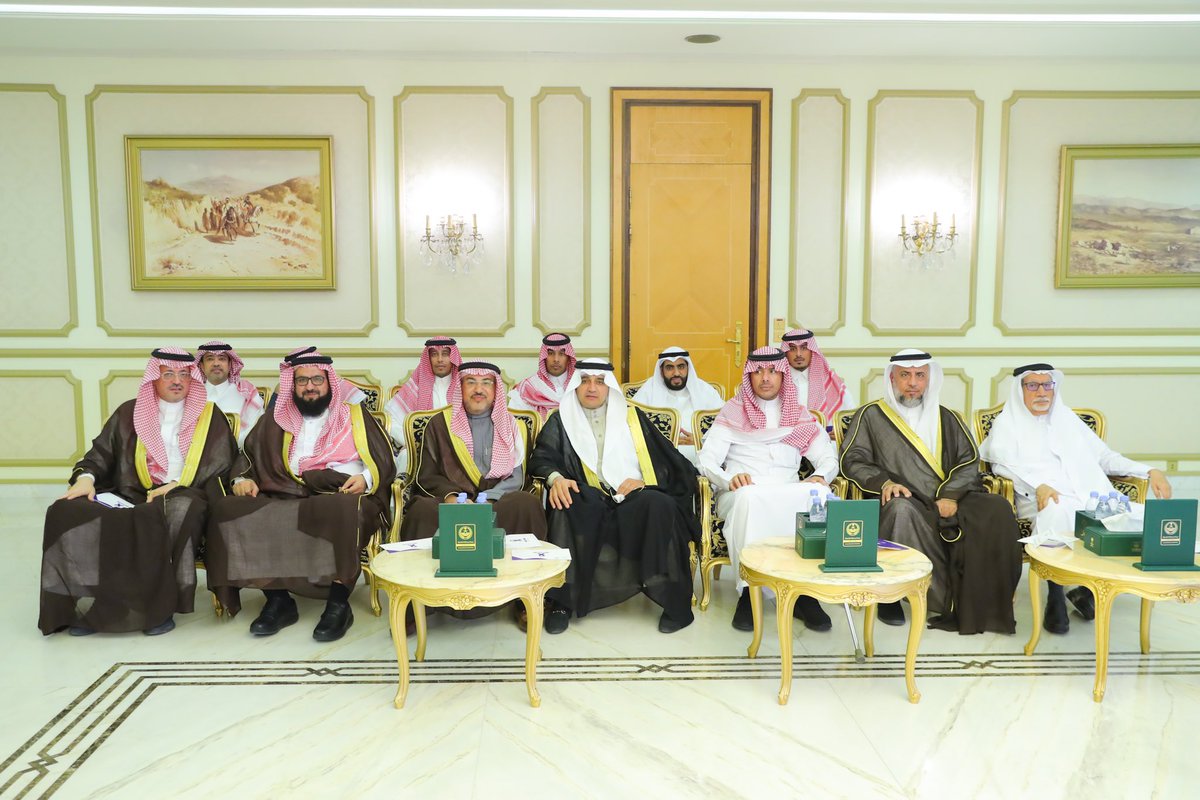 garwan2's tweet photo. سعدت اليوم بتكريمي من أمير الشرقيه 
صاحب السمو الملكي الامير 
سعود بن نايف بن عبدالعزيز .. 
برفقة نخبه من الأطباء والأعلاميين 
خلال أستقباله لنا بإمارة المنطقه الشرقيه ❤️❤️ https://t.co/xyv0V4WfFh