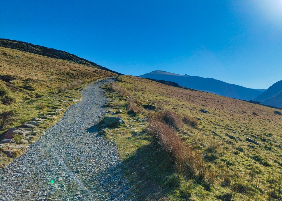 Halfway up Khyber Pass/Snowdon, no sign of the devils in skirts.