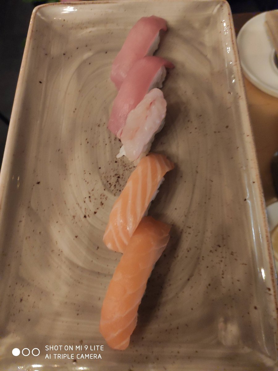 Trixysiku's tweet photo. Sushi 🍣 🍱 #sushi #lovesushi🍣🍱👌❤️ https://t.co/ASEpZOEXEb