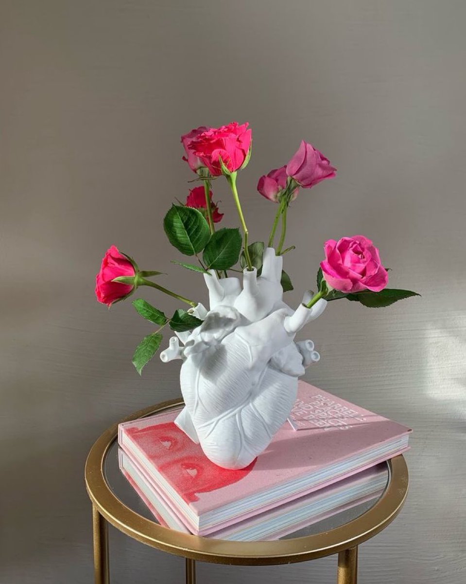 300moods's tweet image. pink roses in a heart vase 💗🌿🌸