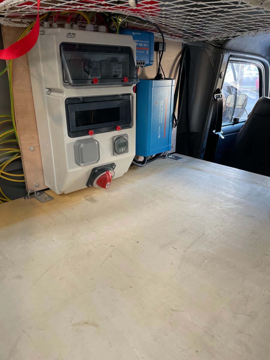 4L_Trophy's tweet photo. Projets #4Lab parrainés par @NorautoFr 🧪
—
Un panneau solaire pour la team “4l_trophihedrea” ! ☀️ @ihedrea
—
+ d'infos sur le 𝟰𝗟 𝗟𝗮𝗯 x parrainé par #Norauto
👉 https://t.co/14vFqS03Qw https://t.co/Xr5gJV5r5O