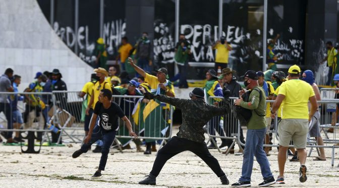 revComCiencia's tweet photo. Contribuições sociológicas para compreender o golpismo dos patriotas
Por Jonas Medeiros, cientista social, doutor em Educação pela #Unicamp, pesquisador do #Cebrap e co-autor de The Bolsonaro Paradox
Para o Dossiê Golpismo da @revComCiencia (fev 23)
https://t.co/Qc8x83icTu https://t.co/DAPREQzar4