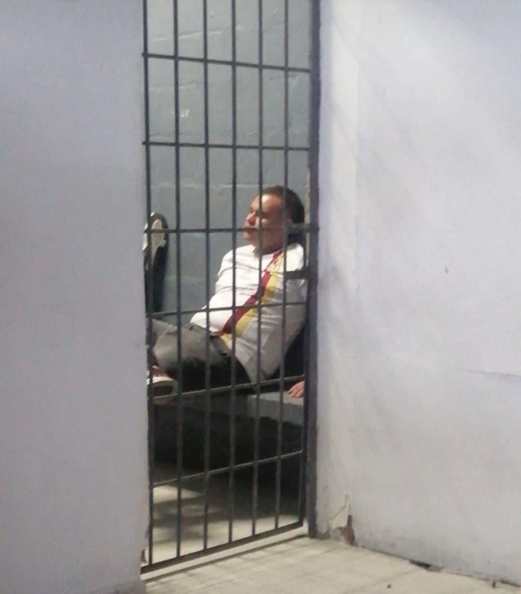 Alguien no pudo ir a trabajar hoy.