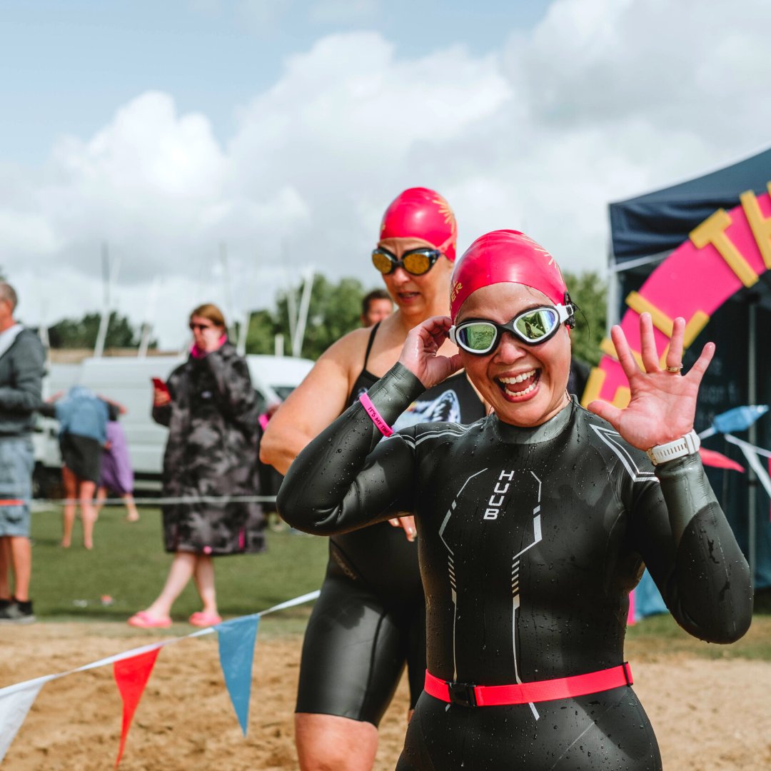 "Suit Up! The benefits of a good team can surpass any goal. This weekend I was part of a team of 8 doing a 24hr open water swim relay. The whole event has raised over £120k for Level Water who provide swimming lessons for disabled children." @draudreyt
@sheppertonopenwaterswim