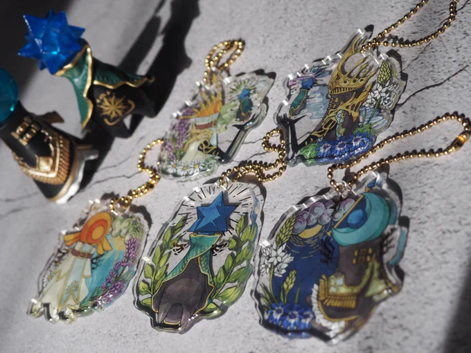 お知らせ星の子コレクションアクキーのカプセルトイがいよいよ来る16日から順次展開となります!箔押しありの描き下ろしで豪華なアクキーとなっておりますのでお見かけの際はぜひよろしくお願いします!#星の子コレクション#SOーTA  