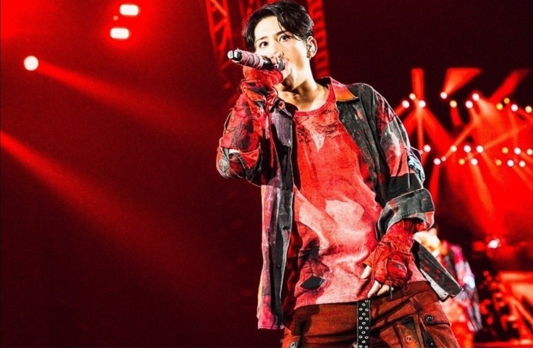 peacefulmind90's tweet photo. 今日はアルバム聞いて余韻に浸りまくり。ライブ中も泣いたけど、Takaの言葉を思い出しては泣きそうになる😭😭ますます好きになった😭素敵な時間をありがとう💕#ONEOKROCK https://t.co/tWrVfCjxZ3