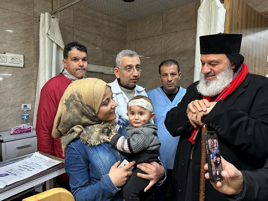 Don_Lazzara's tweet photo. #Syria. Il Patriarca #Aphrem, ha fatto visita nell'Ospedale #AlRazi al piccolo Omar. Il bimbo è stato salvato con le sue 2 sorelle. I suoi genitori non sono sopravvissuti al terremoto. Sei medico e vuoi metterti a disposizione dei bambini? Scrivi qui:  sossiriaterremoto@gmail.com https://t.co/ZKMGexbNU3