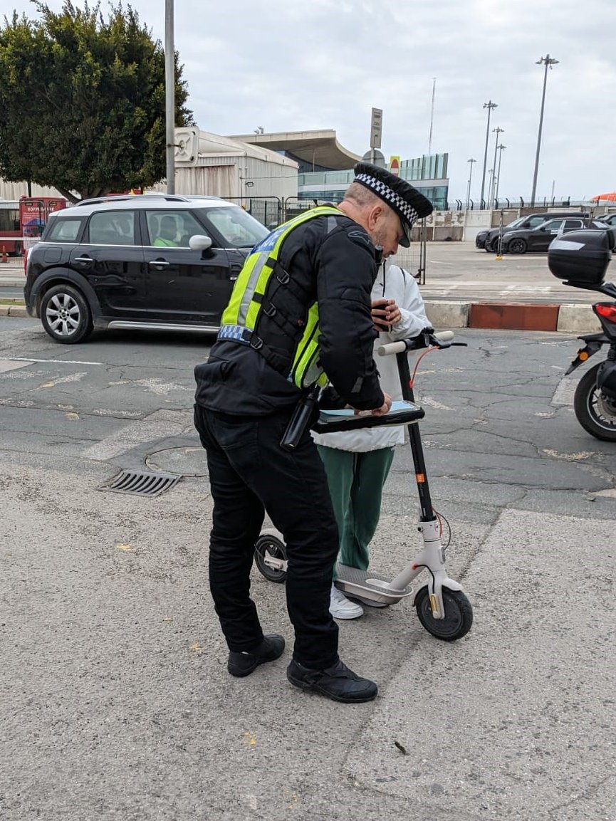 RGPolice's tweet photo. This morning, officers issued their first £300 Fixed Penalty Notice for contravention of the new PLETS legislation after PC Borge observed this E-Scooter rider without a helmet.
#Gibraltar #Police #EScooters #PLETS https://t.co/csD6NWHpg4