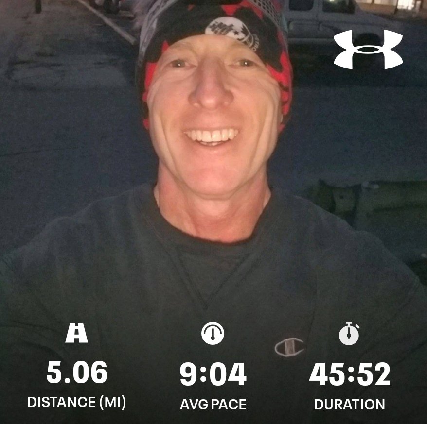 crismattoon's tweet photo. Happy Monday, my friends! 🏆🏃🏿‍♀️🏃🏾‍♂️🏃🏻‍♀️🏃🏼‍♂️ Starting the week on the front foot. 🚀

#marathontraining #marathon #runningover50 #ukrunchat #runningismytherapy #runner #runningcouple #cheatingdeath #mondaymotivation https://t.co/gtNjgYUTif