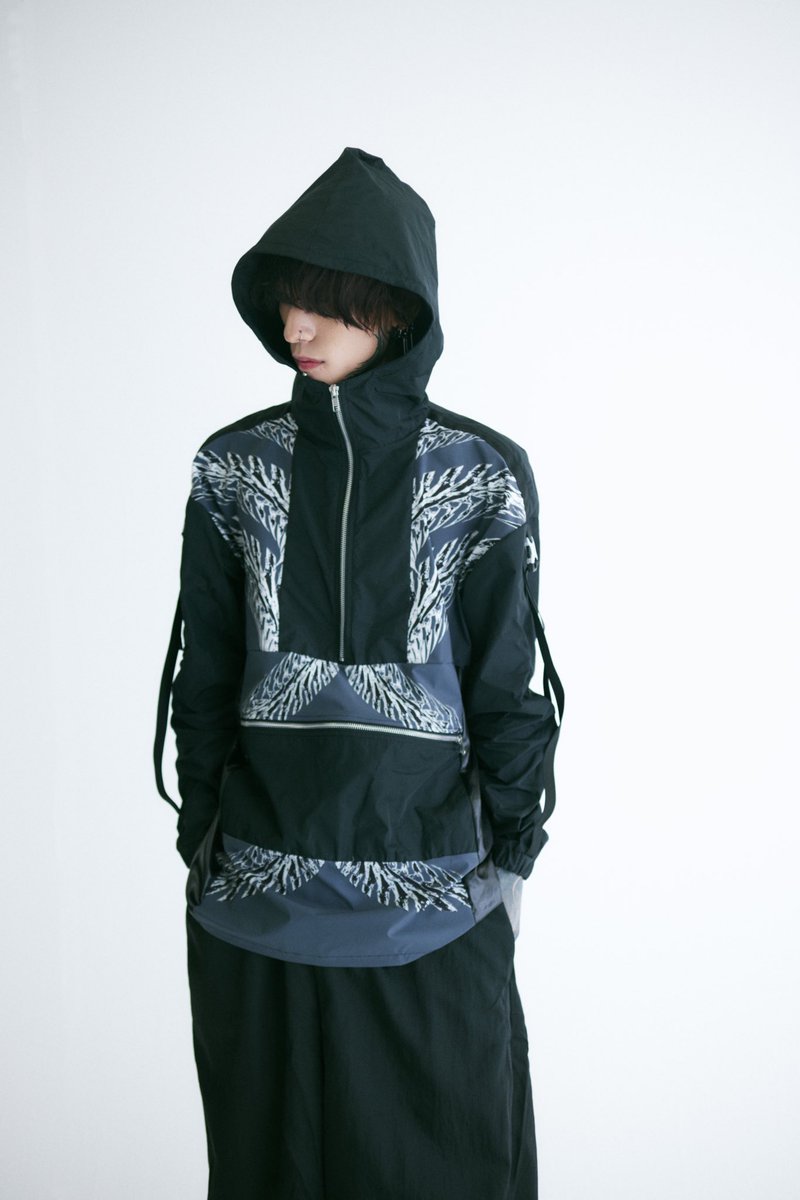 some0658's tweet photo. 【 プレゼント企画 第2弾】

0658 × SWAV〔CaRCinization〕より[ Chrome spine] high neck hoodieを1名様に。

応募 : フォロー&amp;このツイートのRT
〆切 : 2/19

------------------------------------

【 ONLINE PRE-ORDER 】2/19まで。
https://t.co/AjrrEkdWN8 https://t.co/1ZaoADqJ1m