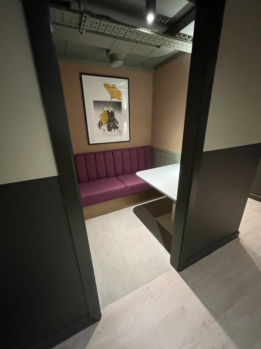 UNITEGroup's tweet photo. With LED lighting throughout, the refurbishment also includes a new back office & parcel cupboard.
Well done to our team: @boksh_abu, Rebecca Moylan, Marek Biel & Michael Phillips.
#HomeforSuccess #RoomtoThrive #PBSA #StudentAccommodation #students #property #Edinburgh #refurb https://t.co/hExvOPRleB