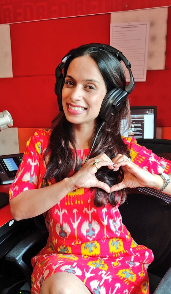 Rj shruti (@rjshru) on Twitter photo Happy World Radio Day ЁЯУ╗
.
рдирд╛ рдЗрдВрдЯрд░рдиреЗрдЯ рд╕реЗ рдирд╛ рдмрд┐рдЬрд▓реА рд╕реЗ
рд╣рдорд╛рд░реЗ рдЖрдкрдХреЗ рджрд┐рд▓рдВ рдХреЗ рддрд╛рд░ рдЬреБрдбреЗ рд╣реИрдВ, рдмрд╕ рд░реЗрдбрд┐рдУ рд╕реЗ !!
.
#rjshrutii #kallakarshrutii #Radio #life #love #mic #headphones #myheart #listeners #connection #gratitude #staytuned !! Happy World Radio Day ЁЯУ╗
.
рдирд╛ рдЗрдВрдЯрд░рдиреЗрдЯ рд╕реЗ рдирд╛ рдмрд┐рдЬрд▓реА рд╕реЗ
рд╣рдорд╛рд░реЗ рдЖрдкрдХреЗ рджрд┐рд▓рдВ рдХреЗ рддрд╛рд░ рдЬреБрдбреЗ рд╣реИрдВ, рдмрд╕ рд░реЗрдбрд┐рдУ рд╕реЗ !!
.
#rjshrutii #kallakarshrutii #Radio #life #love #mic #headphones #myheart #listeners #connection #gratitude #staytuned !!
