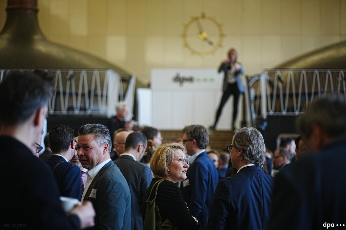 Froben Homburger (@fhomburger) on Twitter photo Fotografiert wird auf der <a href="/dpa/">dpa</a>-Chefredaktionskonferenz #dpa23 übrigens von Annette Riedl, <a href="/kaynietfeld/">Kay Nietfeld</a> und <a href="/ccharisius/">Christian Charisius</a>. Fotografiert wird auf der <a href="/dpa/">dpa</a>-Chefredaktionskonferenz #dpa23 übrigens von Annette Riedl, <a href="/kaynietfeld/">Kay Nietfeld</a> und <a href="/ccharisius/">Christian Charisius</a>.