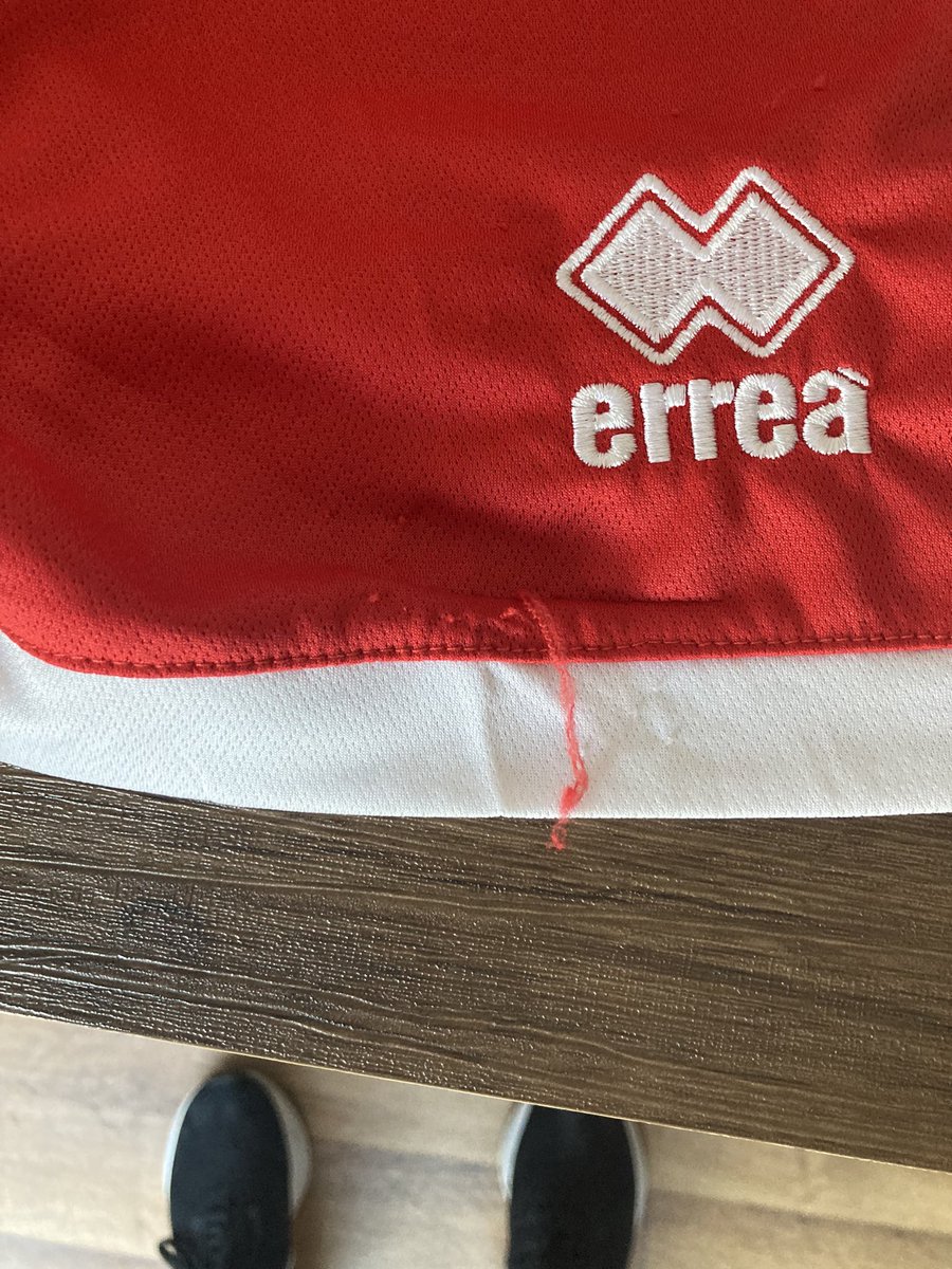 AJLamb14's tweet photo. @ErreaOfficial @SheffieldUnited @Boro Battle of the bobbles! #shitshirts https://t.co/jpJ58VsaJc