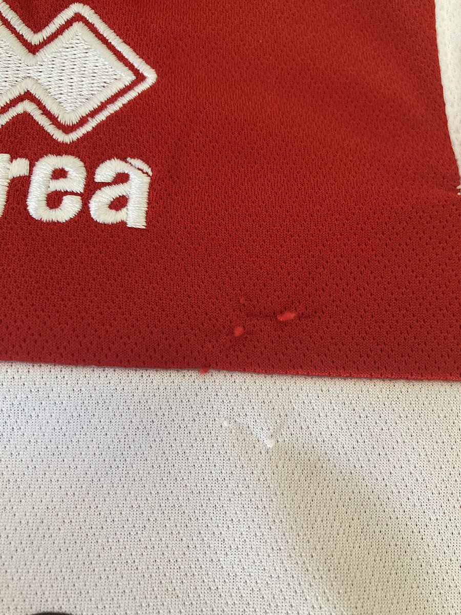 AJLamb14's tweet photo. @ErreaOfficial @SheffieldUnited @Boro Battle of the bobbles! #shitshirts https://t.co/jpJ58VsaJc
