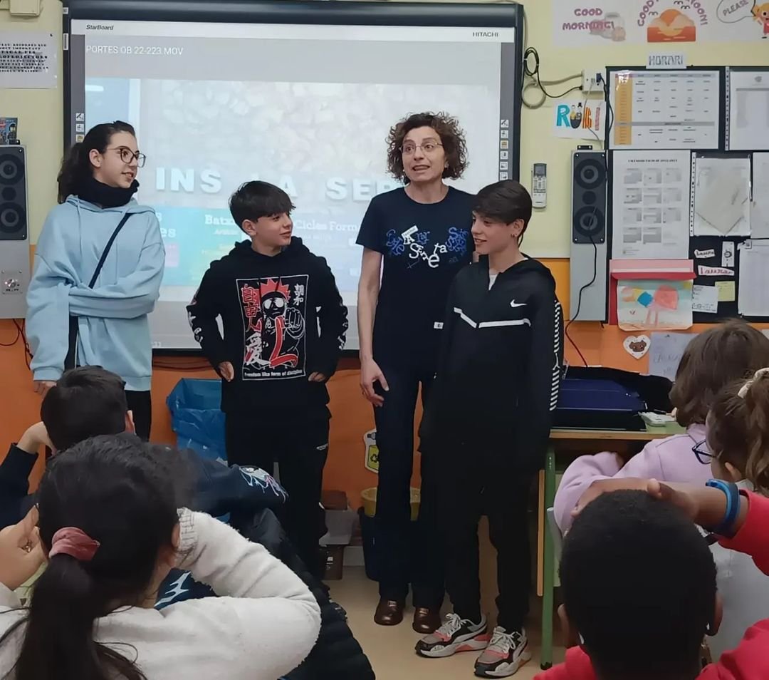 InsLaSerreta (@inslaserreta) on Twitter photo Representants d'alumnes i de la Direcció de La Serreta hem visitat la classe de 6è de l'escola Schola. Cuidem les transicions entre etapes educatives i resolem dubtes entre iguals, ahora que contribuïm a disminuir els neguits. #inslaserreta #institut #sompublica <a href="/AmpaScholaRubi/">@AmpaSchola</a> Representants d'alumnes i de la Direcció de La Serreta hem visitat la classe de 6è de l'escola Schola. Cuidem les transicions entre etapes educatives i resolem dubtes entre iguals, ahora que contribuïm a disminuir els neguits. #inslaserreta #institut #sompublica <a href="/AmpaScholaRubi/">@AmpaSchola</a>